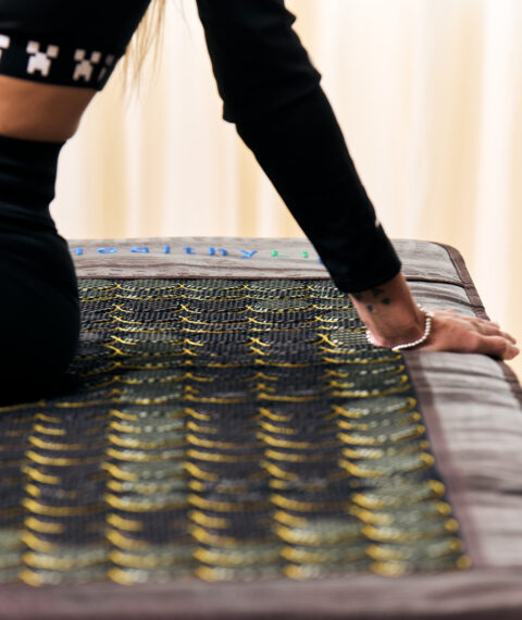 Persona realizando sesión mat jade